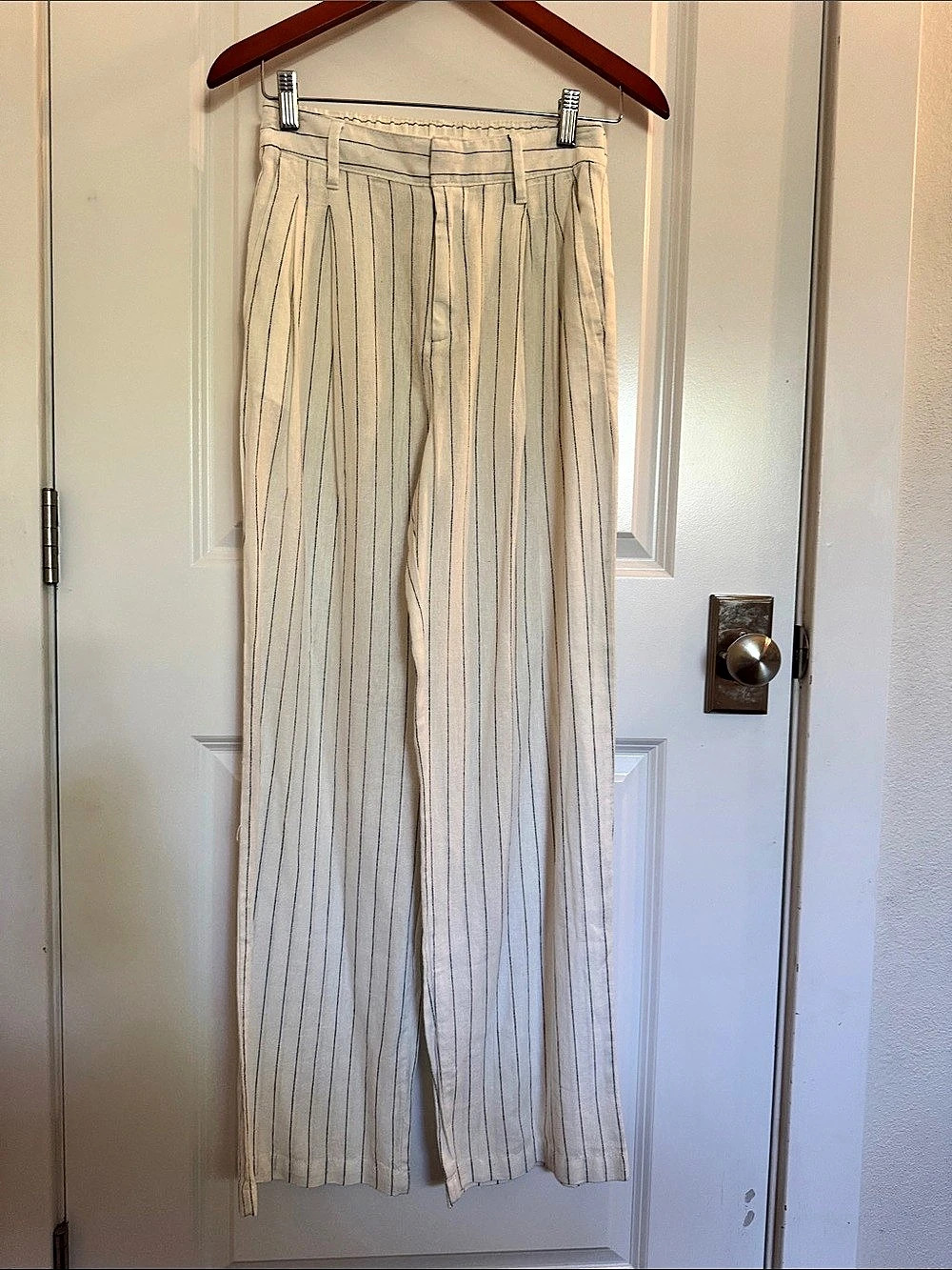 Pinstriped Wide Leg linen Pants in white Like New